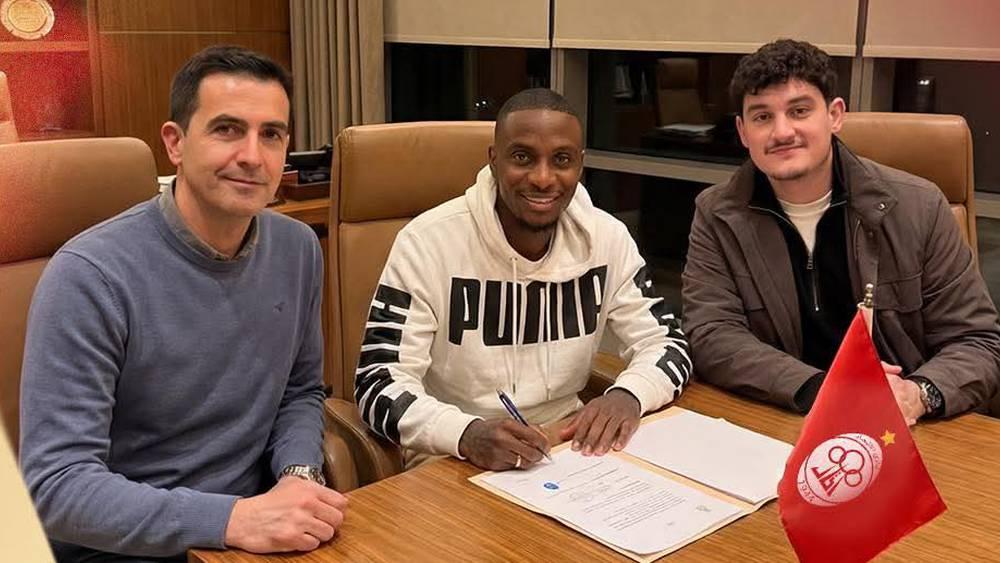 الاتحاد الليبي يعلن تعاقده مع الجنوب إفريقي لورش قادمًا من الوداد