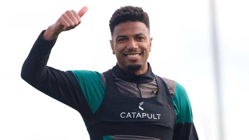 أيوب العملود يخوض أول حصة تدريبية مع الرجاء الرياضي