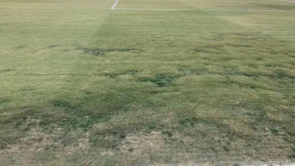 بسبب سوء أرضية الملعب وغياب الماء الساخن أحيانًا.. رابطة الليغا تعلن تأجيل مباراة رايو فاييكانو أمام ضيفه ريال أوفييدو