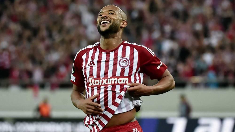 أولمبياكوس يتحرك لتجديد عقد الكعبي بعرض مغر قبل نهاية الموسم