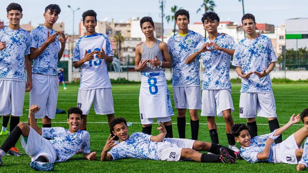 أولياء أمور لاعبي مدرسة الراسينغ البيضاوي يبعثون رسالة احتجاجية لرئيس النادي بعد إيقاف النشاط الرياضي بسبب إصلاح الملعب