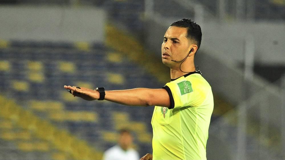 بوسليم يقود مباراة الرجاء واتحاد يعقوب المنصور.. تعيينات حكام الجولة الـ12 من البطولة الاحترافية