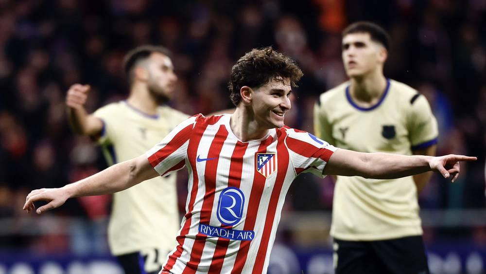 أتلتيكو مدريد "يكتسح" برشلونة برباعية ويضع قدما في نهائي كأس الملك