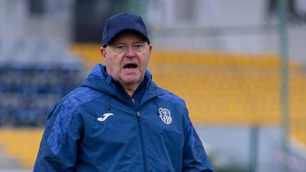 بيب ميل (مدرب اتحاد طنجة): "لم أخض سوى أربع مباريات فقط ولا أستطيع اختراع لاعبين لا أملكهم"