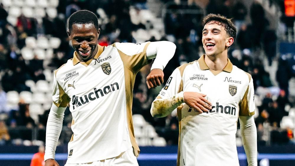 لانس يؤكد منافسته على لقب الدوري الفرنسي ويعتلي الصدارة