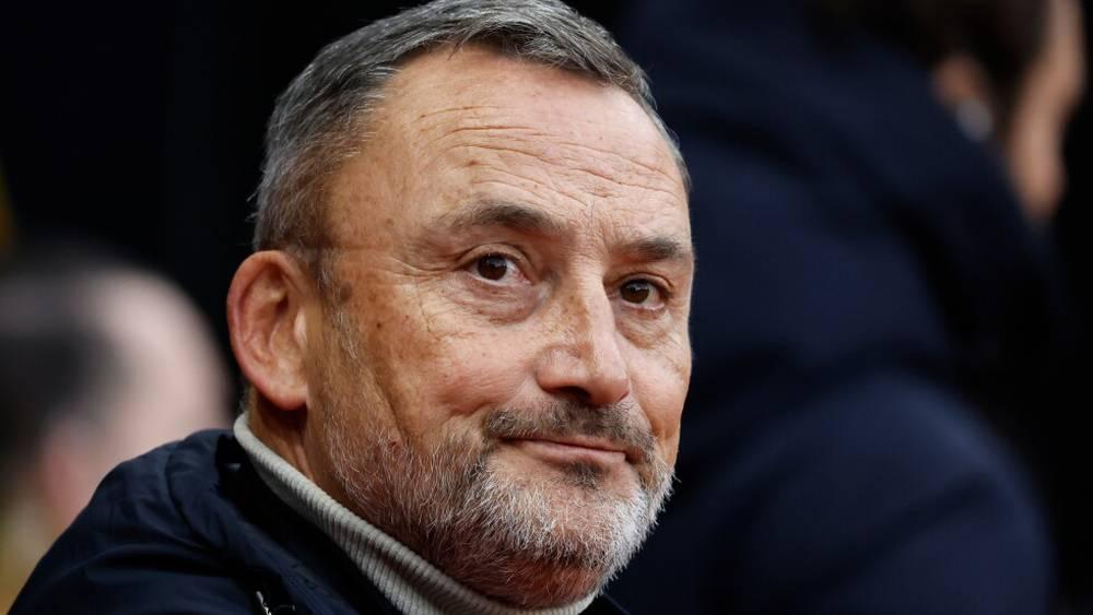 رين يعين فرانك هايز مدرباً جديداً بعقد يمتد حتى 2027