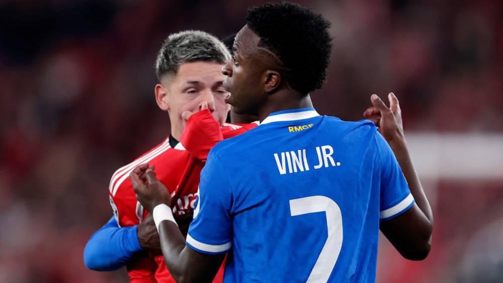 لجنة صوت اللاعبين التابعة لـ"الفيفا" تقترح عقوبات على من يغطون أفواههم بعد واقعة بريستياني وفينيسيوس