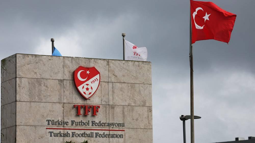 من بينهم مسؤولون في أندية الدوري التركي.. اعتقال 32 مشتبها بهم في تحقيق موسع حول المراهنات والتلاعب بالمباريات