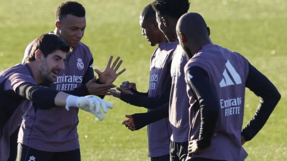 ريال مدريد يعلن قائمة مواجهة أوساسونا بغياب هويسين واستدعاء تياغو بيتارش