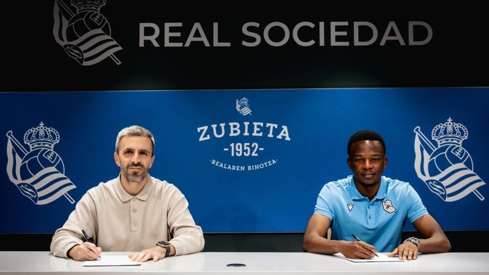 La Real Sociedad signe un nouveau contrat avec l'attaquant kényan Job Ochieng jusqu'en 2028
