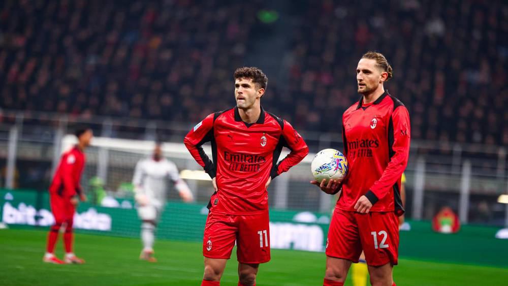 ميلان يكشف عن قميصه الرابع للموسم الجديد بعودة الأكمام الطويلة