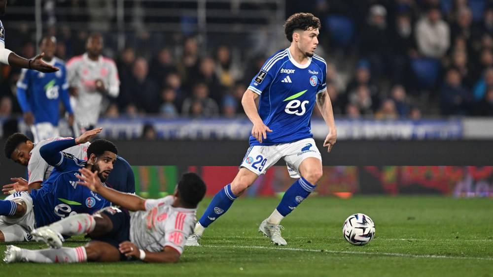 بتمريرة حاسمة واصطياده ركلة جزاء ضد أولمبيك ليون.. سمير المورابيط يواصل تألقه مع ستراسبورغ في الدوري الفرنسي