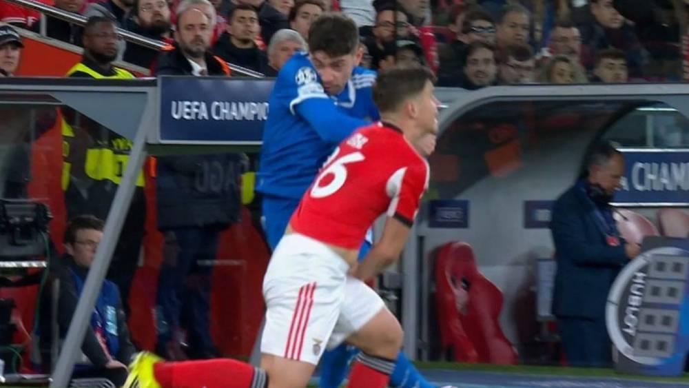 بنفيكا يعلن قرار اليويفا بحفظ شكواه ضد فالفيردي وعدم اتخاذ أي عقوبة تأديبية ضد اللاعب