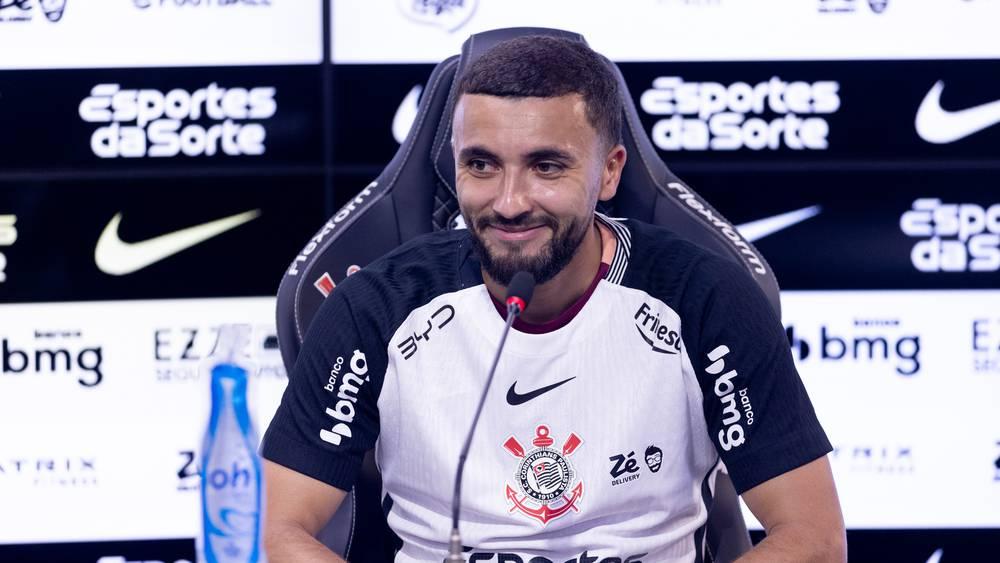 زكرياء لبيض: "أتدرب منذ أسبوعين بقوة وسأكون جاهزًا الأسبوع المقبل لمساعدة كورينثيانز"