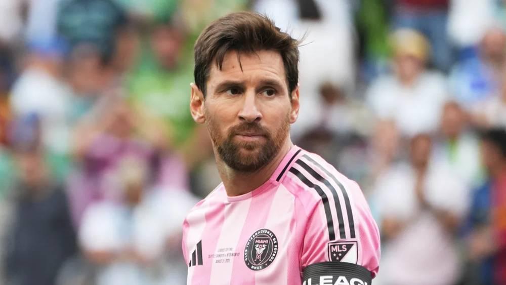 ليونيل ميسي "مستاء" بعد استغلال صورته دون موافقته في حملات برشلونة الانتخابية