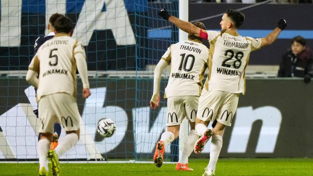 قائد لانس يطالب الجماهير بالتمسك بأمل التتويج بالدوري الفرنسي