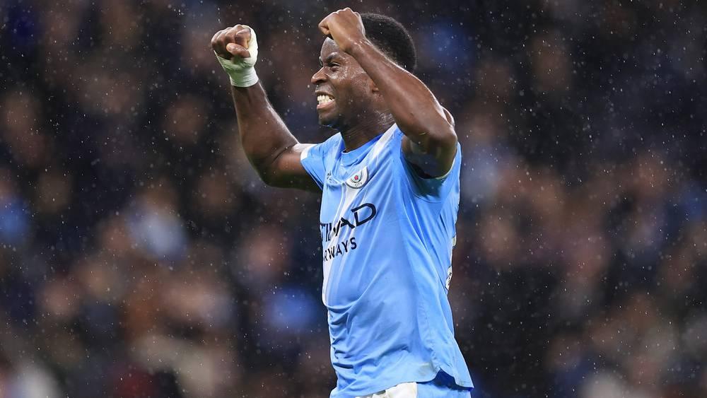 مانشستر سيتي يطارد الصدارة في مواجهة ليدز يونايتد ضمن منافسات الدوري الإنجليزي الممتاز