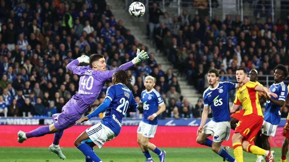 لانس يكتفي بالتعادل مع ستراسبورغ ويفشل في خطف صدارة الدوري الفرنسي مؤقتاً