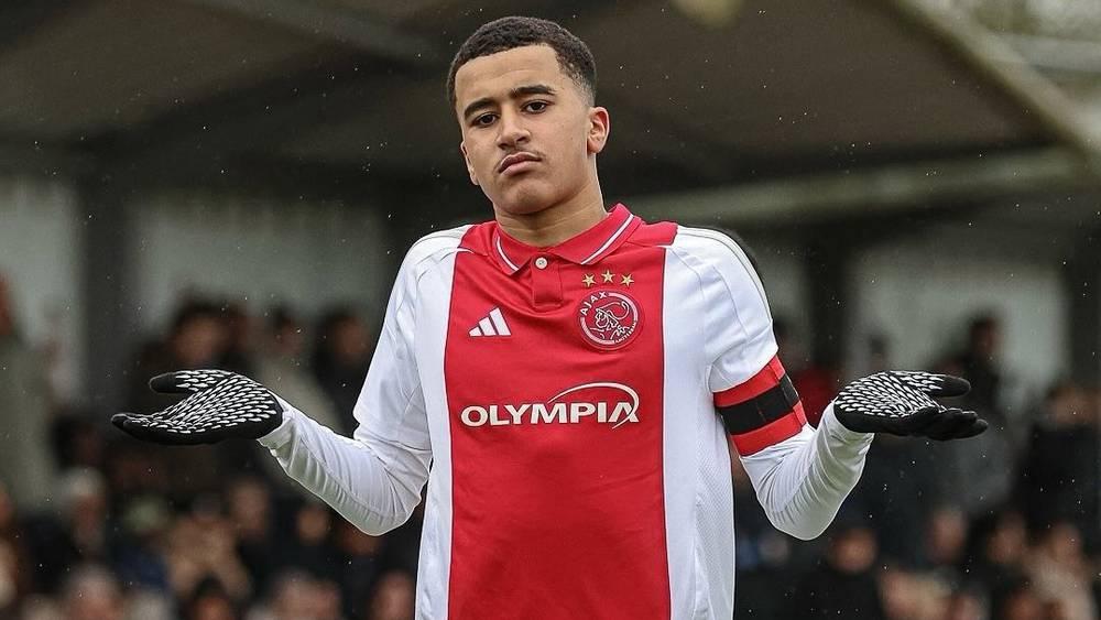 وزان: "هدفي التفوق مع أياكس للشباب بدلا من الجلوس على مقاعد البدلاء مع الفريق الأول والفرصة ستأتي تلقائيا"