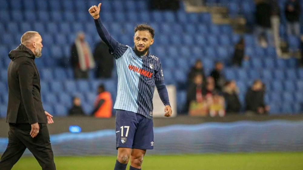 بوفال: "كان لدي المؤهلات لأحقق مسيرة كبيرة جدا لكنني أضعت الفرصة"