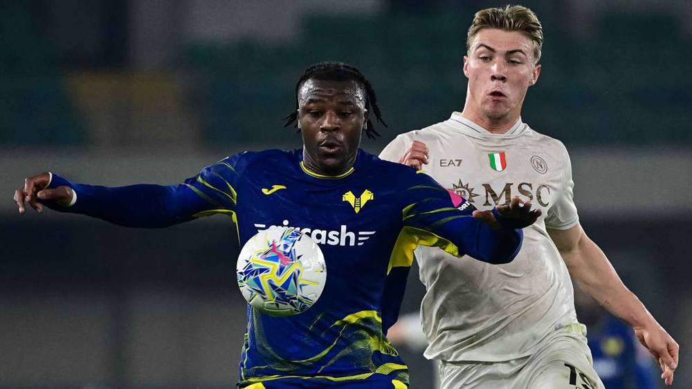 نابولي يهزم هيلاس فيرونا بهدف روميلو لوكاكو في الدقائق الأخيرة من الدوري الإيطالي