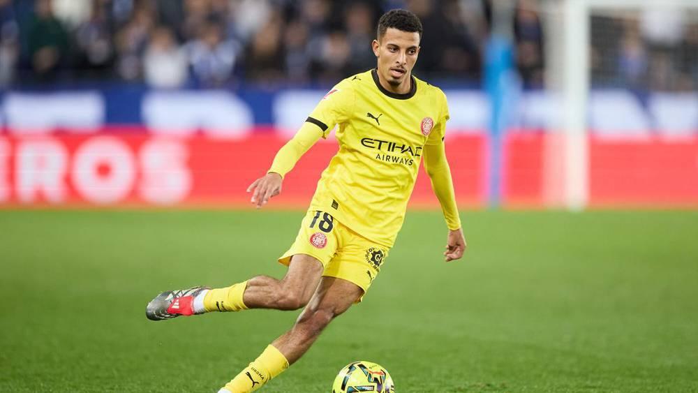 مدرب جيرونا: "أوناحي يستعيد مستواه بسرعة كبيرة وسنرى إذا كان سيشارك أساسيًا أم لا"