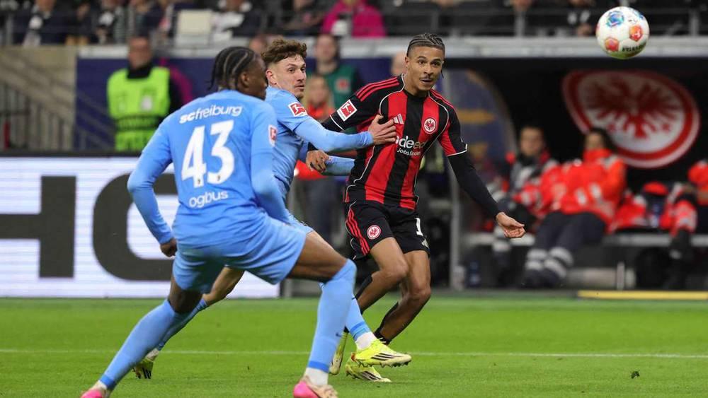 آينتراخت فرانكفورت يتجاوز فرايبورج بهدفي شعيبي وباهويا في الدوري الألماني