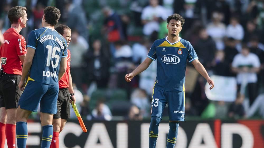 الجامعة تعلن عن تضامنها مع عمر الهلالي بعد تعرضه لعبارات مسيئة في الدوري الإسباني