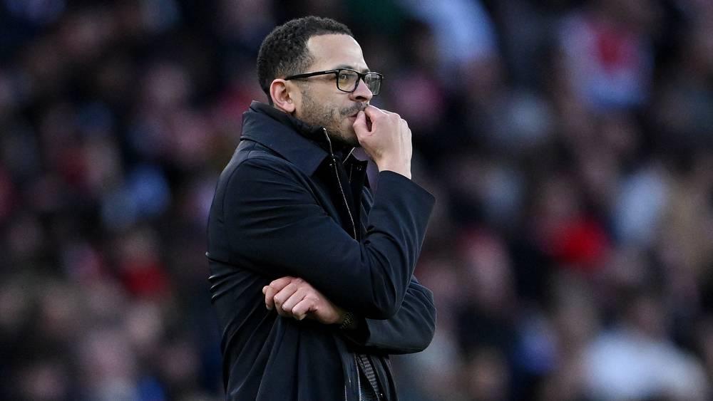 ليام روزنيور يطالب بفرض ثقافة المساءلة في تشيلسي لإنهاء أزمة البطاقات الحمراء