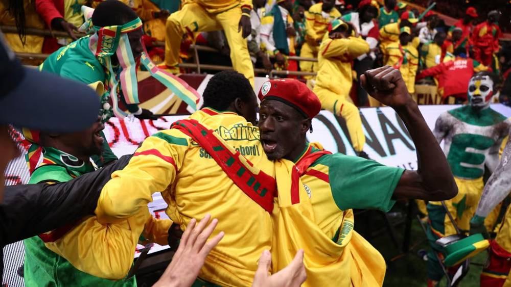 قناة "RTS" السنغالية: "بطلب حكومي وخلال شهر رمضان المبارك.. سيحصل المشجعون الـ18 على دعمٍ من  اليانصيب (16000 درهم لكل مشجع)"