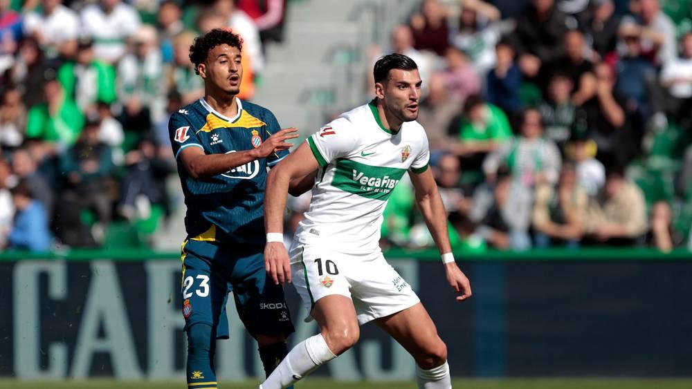 إهانة عمر الهلالي تهدد رافا مير.. توقيف لـ10 مباريات وغرامة مالية محتملة