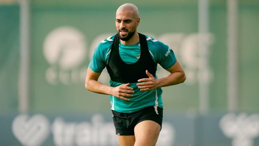 أمرابط: "إصابتي تفاقمت مع ريال بيتيس وكأس أفريقيا أقيمت في بلدي ولم يكن بإمكاني التخلي عنهم"