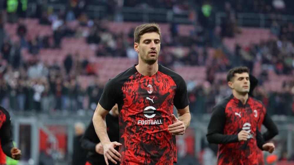 غياب ماتيو غابيا عن صفوف ميلان لمدة شهر بعد خضوعه لعملية جراحية في لندن