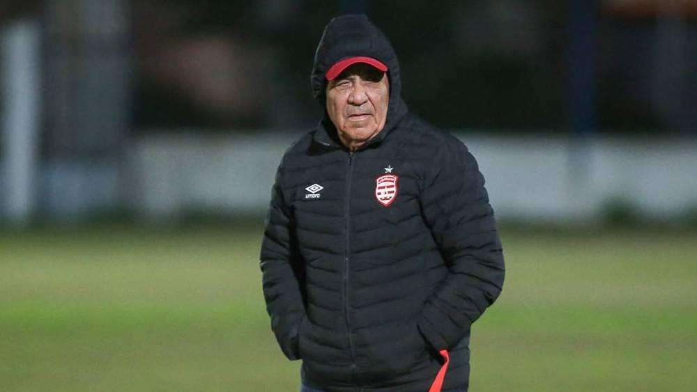 البنزرتي يستبعد الشريفي من تشكيلة الأفريقي لتمسكه بالصيام