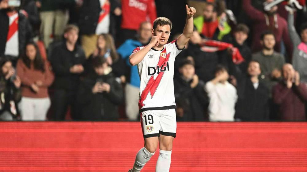 ثنائية خورخي دي فروتوس تمنح رايو فاييكانو الفوز على ريال أوفيدو في الدوري الإسباني