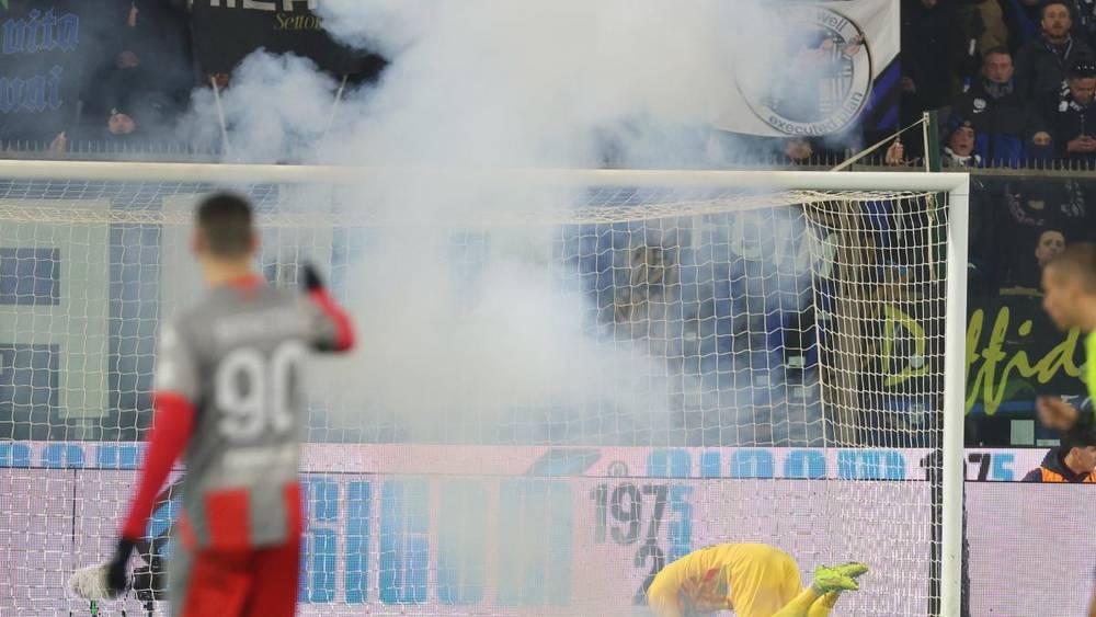 المحكمة الإيطالية ترفع الإقامة الجبرية عن مشجع إنتر ميلان المتورط في حادثة الألعاب النارية