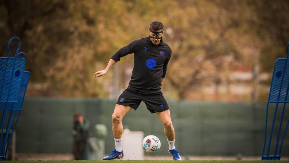 هانز فليك يعلن قائمة مواجهتي أتلتيك ونيوكاسل ويؤكد عودة ليفاندوفسكي