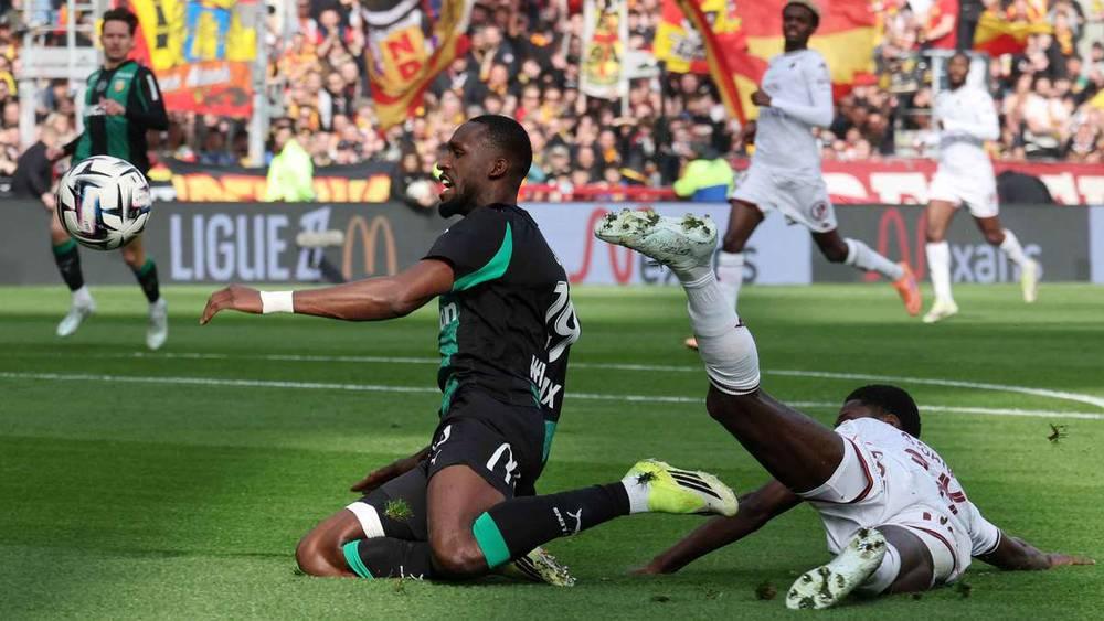 لانس يتغلب على ميتز بثلاثية نظيفة ويواصل مطاردة صدارة الدوري الفرنسي بملعب بوليرت ديليليس