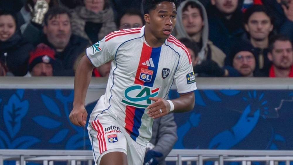 مدرب أولمبيك ليون يبرر إبعاد إندريك عن التشكيلة الأساسية لتفادي الإصابة