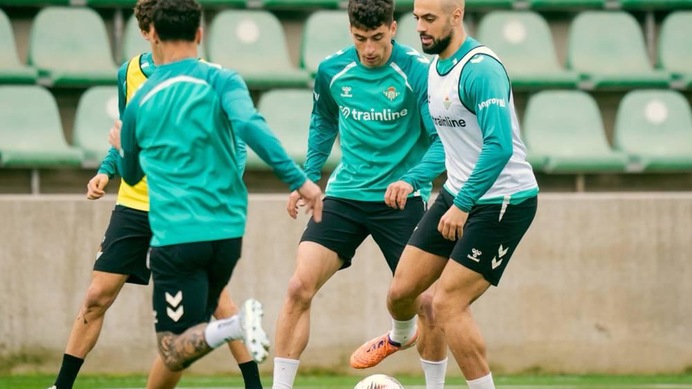 سفيان أمرابط يعود للمشاركة في تدريبات ريال بيتيس الجماعية بعد تعافيه من الإصابة