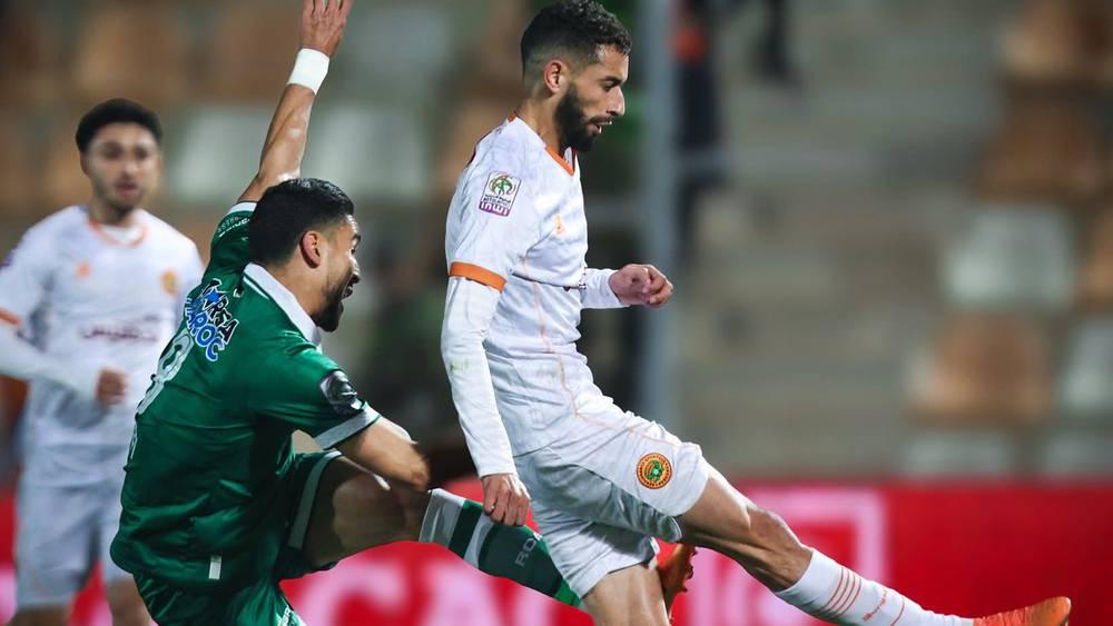 الرجاء يضع العصبة الاحترافية في مأزق بعد تشبثه بإجراء المباريات المؤجلة قبل الإياب