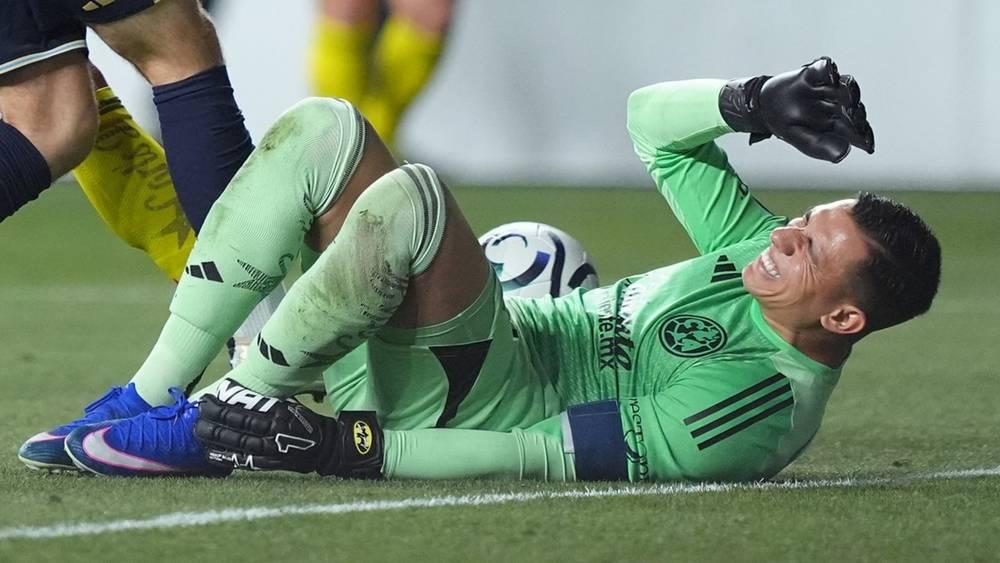إصابة خطيرة تهدد مشاركة حارس منتخب المكسيك في كأس العالم 2026!