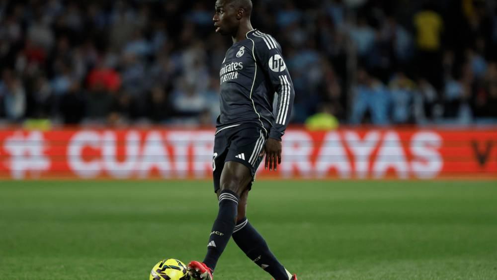 إصابة فيرلاند ميندي تفرض تغييراً اضطرارياً في صفوف ريال مدريد أمام سيتي