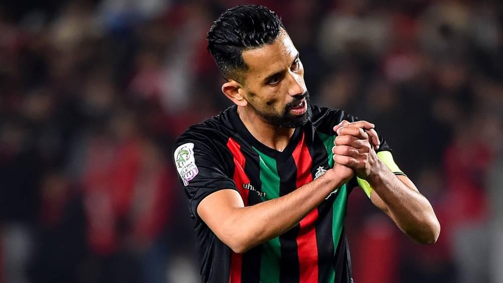 حريمات يغيب عن الجيش الملكي ضد بيراميدز بسبب الإيقاف بعد جمعه لـ3 إنذرات