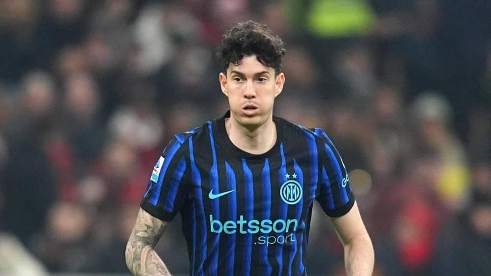 منح أليساندرو باستوني مدافع إنتر جائزة "روزا كامونا" وسط جدل في لومبارديا