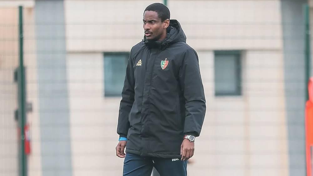 بعد ثمانية أشهر من تعيينه.. مولودية الجزائر يعلن رحيل المدرب الجنوب أفريقي موكوينا