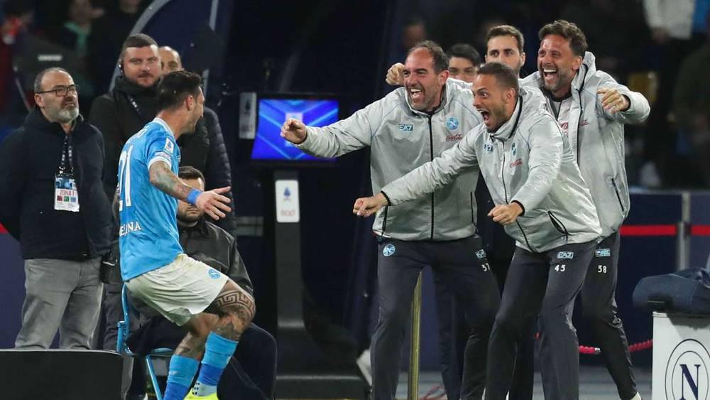 نابولي يقلب تأخره أمام ليتشي إلى فوز بهدفين مقابل هدف واحد في الدوري الإيطالي