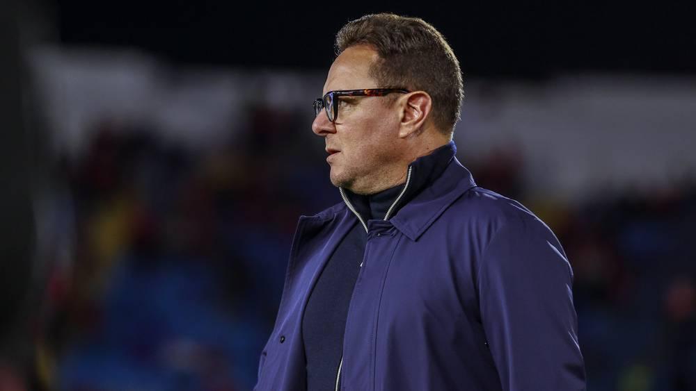 بنهاشم: "أنا حاليا مدرب الوداد والدليل هو تواجدي اليوم في الندوة الصحفية"