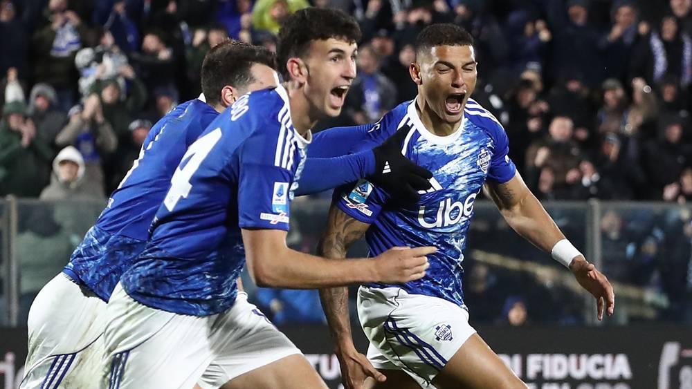 كومو يقلب تأخره أمام روما بهدفين مقابل هدف واحد ضمن منافسات الدوري الإيطالي