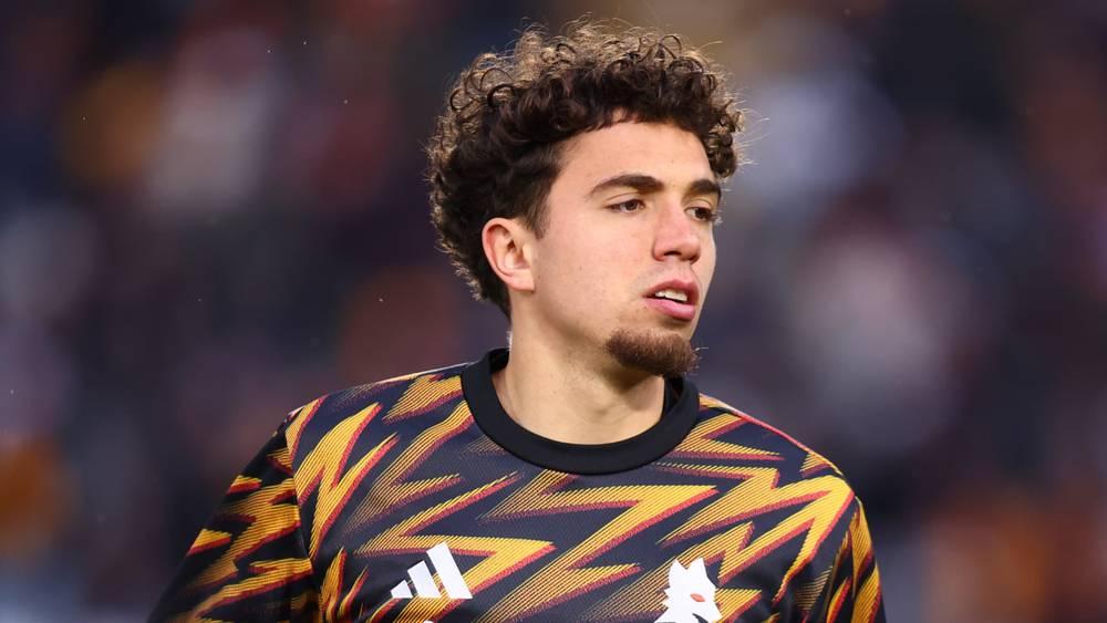 مصادر مقربة من العيناوي: "اللاعب يوجد في حالة نفسية وصحية جيدة ويواصل تداريبه مع روما بعد حادث الاقتحام"